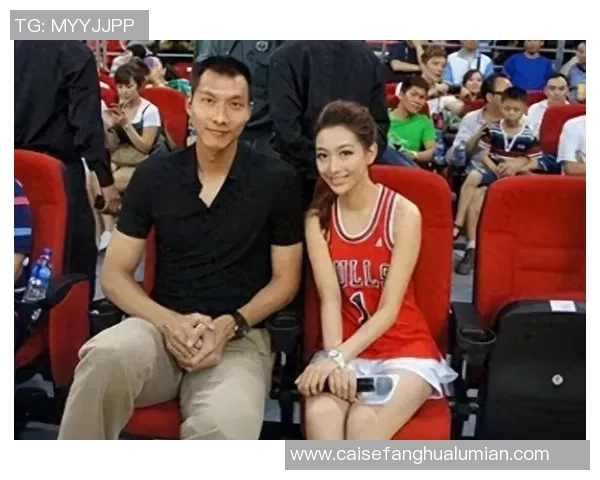 退役足球明星携儿子温馨合影展现父子情深瞬间