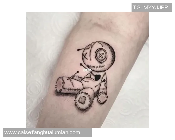 足球明星谢尔比的独特纹身背后故事与个人风格解析